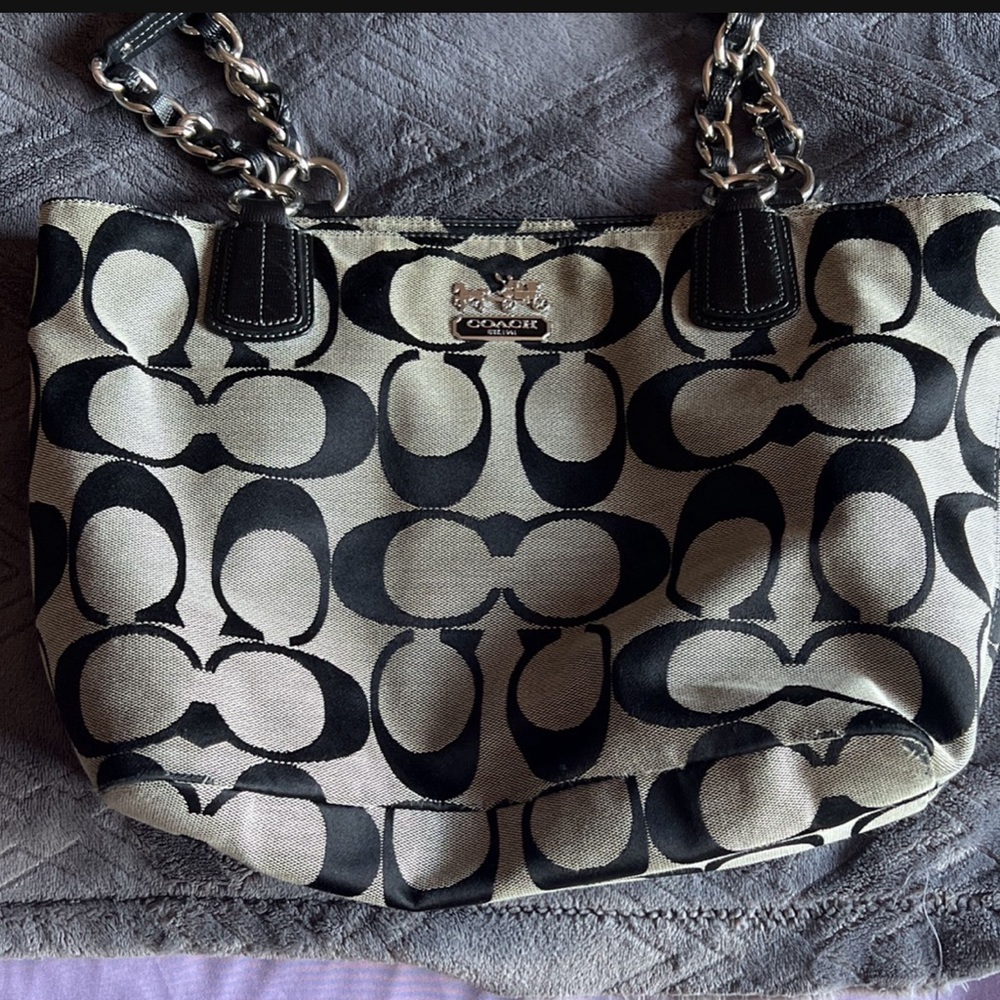 Authentic coach bag. In great condition.